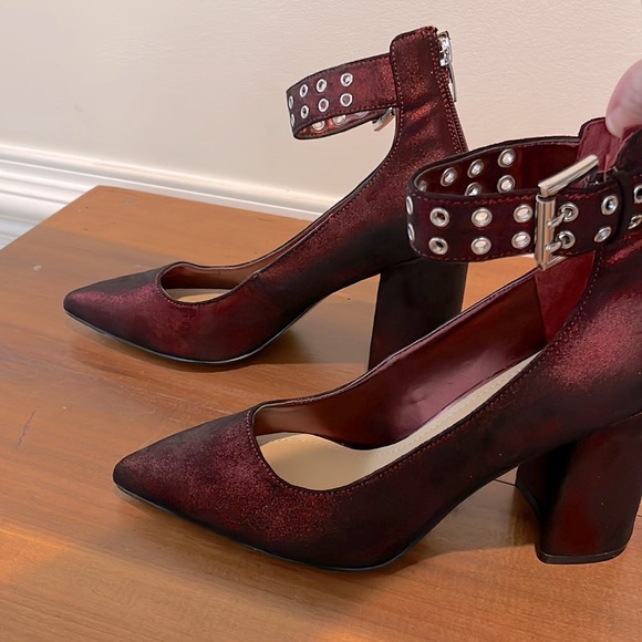 Marc Fisher shoes. Women’s Size 7M - Picture 3 of 8